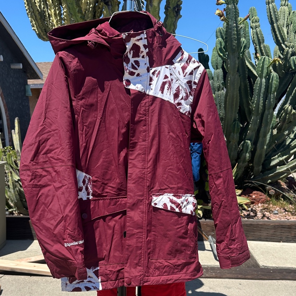 Special blend Maroon and White Outdoor snow Jacket